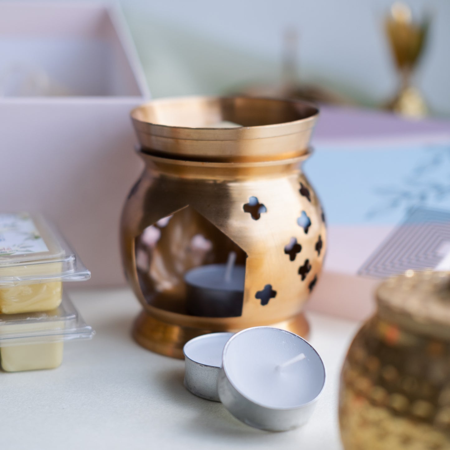 Gift Set of Brass Diffuser &4 Different Beeswax Melts