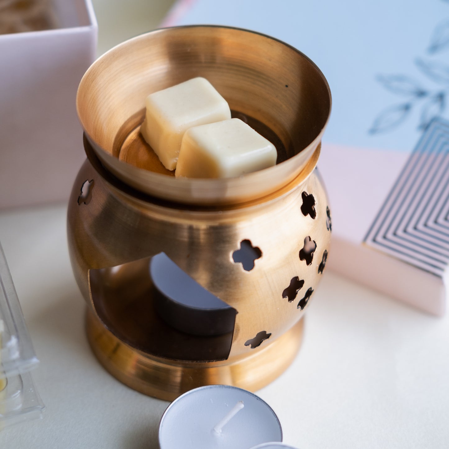 Gift Set of Brass Diffuser &4 Different Beeswax Melts