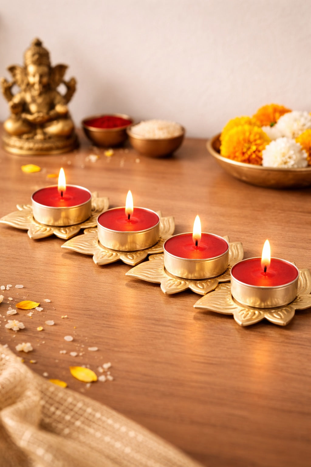 Set of 4 Metallic  Lotus T lite Holders